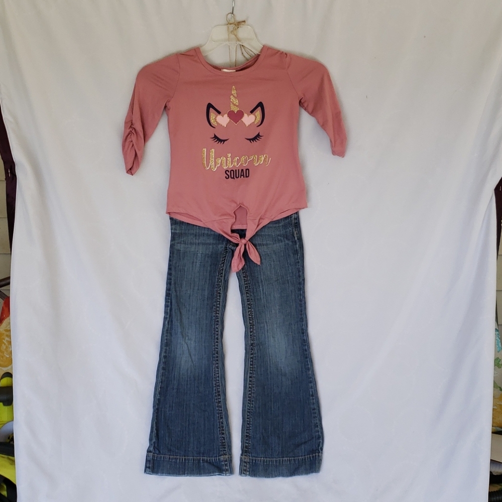 Girls Unicorn and jeans outfit size 8 shirt is 3/4